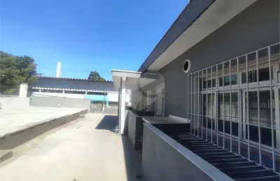 Excelente imovel comercial  com 4  lojas com terreno nos fundos, e  uma sobreloja .