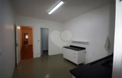 Sobrado para locação - 250 m² - 3 quartos e 2 vagas - ao lado do metrô praça da árvore