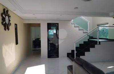 Casa com 3 quartos à venda na Rua Rosa Tuon Bimbatti, 189, Laranjeiras, Caieiras