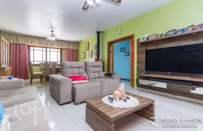 Casa com 4 quartos à venda na travessa afonso mabilde, 111, santa maria goretti, porto alegre, 247 m2 por r$ 1.090.000
