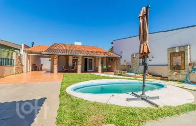Casa com 4 quartos à venda na rua oiampi, 364, guarujá, porto alegre, 374 m2 por r$ 890.000