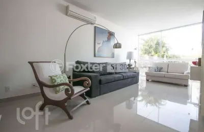 Casa com 2 quartos à venda na rua gustavo schmidt, 592, três figueiras, porto alegre, 305 m2 por r$ 2.400.000
