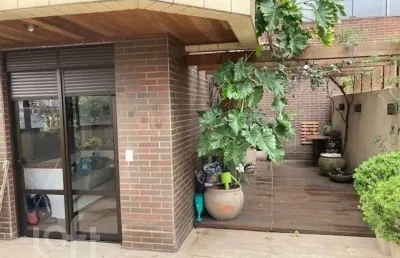 Apartamento com 3 quartos à venda na rua liberdade, 433, rio branco, porto alegre, 136 m2 por r$ 1.690.000