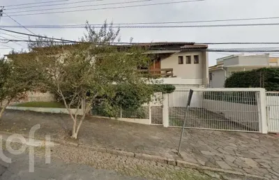 Casa com 3 quartos à venda na rua professor abílio azambuja, 675, jardim do salso, porto alegre, 308 m2 por r$ 812.250