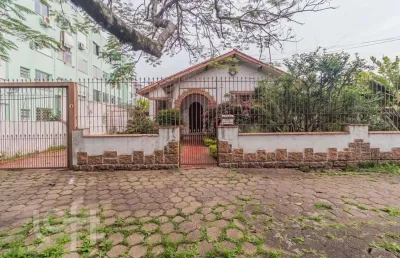 Casa com 2 quartos à venda na avenida frança, 1047, navegantes, porto alegre, 216 m2 por r$ 641.000