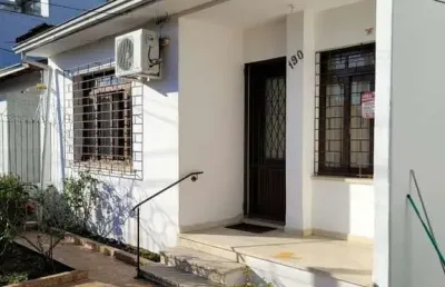Casa com 6 quartos à venda na rua ibirubá, 190, cavalhada, porto alegre, 244 m2 por r$ 650.000