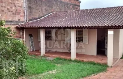 Casa com 2 quartos à venda na avenida edgar pires de castro, 925, hípica, porto alegre, 150 m2 por r$ 640.000
