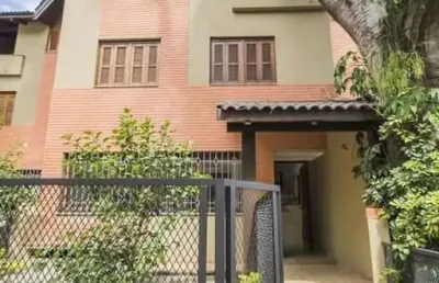 Casa em condomínio fechado com 4 quartos à venda na rua caeté, 525, vila assunção, porto alegre, 273 m2 por r$ 898.000