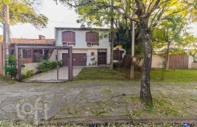 Casa com 3 quartos à venda na rua comandai, 541, cristal, porto alegre, 1155 m2 por r$ 840.000