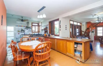 Casa com 3 quartos à venda na avenida engenheiro josé maria de carvalho, 555, vila ipiranga, porto alegre, 230 m2 por r$ 950.000