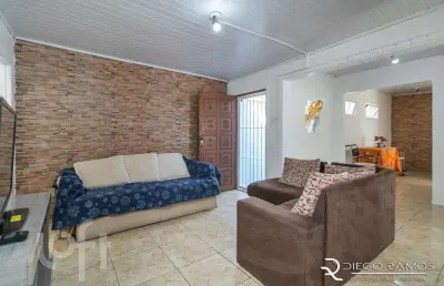 Casa com 6 quartos à venda na rua cirilo leite torres, 75, espírito santo, porto alegre, 110 m2 por r$ 700.000