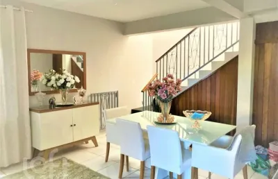 Casa com 2 quartos à venda na avenida professor oscar pereira, 1902, medianeira, porto alegre, 133 m2 por r$ 600.000