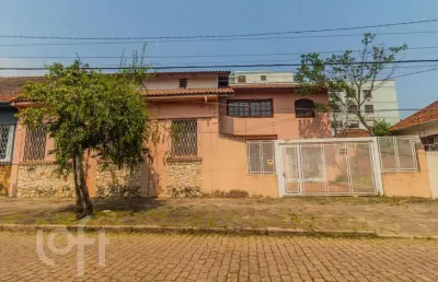 Casa com 4 quartos à venda na rua ponche verde, 163, medianeira, porto alegre, 438 m2 por r$ 598.000