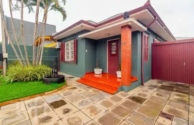 Casa com 3 quartos à venda na travessa afonso mabilde, 44, santa maria goretti, porto alegre, 150 m2 por r$ 760.000