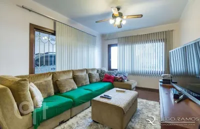 Casa com 3 quartos à venda na avenida lavras, 530, petrópolis, porto alegre, 248 m2 por r$ 1.200.000