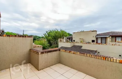 Casa em condomínio fechado com 2 quartos à venda na avenida guarujá, 126, guarujá, porto alegre, 102 m2 por r$ 330.000