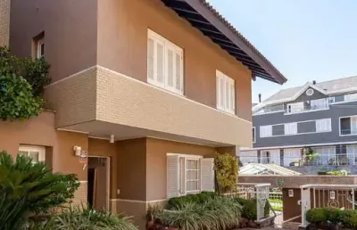 Casa em condomínio fechado com 3 quartos à venda na rua são leopoldo, 439, vila jardim, porto alegre, 337 m2 por r$ 2.200.000