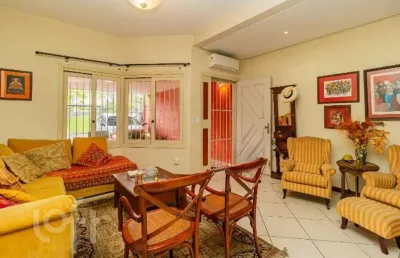 Casa com 3 quartos à venda na praça dom pedro, 106, vila ipiranga, porto alegre, 172 m2 por r$ 890.000