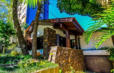 Casa com 3 quartos à venda na rua cônego viana, 215, rio branco, porto alegre, 368 m2 por r$ 2.802.500
