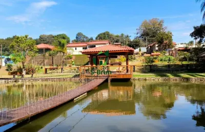 Linda chácara com lago com peixes em atibaia. a poucos minutos do centro e comércios em geral