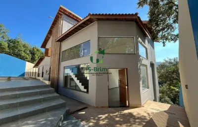 Apresentamos esta casa espetacular em condomínio fechado no prestigiado jardim lagos da cantareira, em mairiporã — um verdadeiro oásis de conforto, lazer e sofisticação, com vista panorâmica para a re