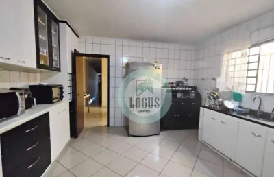 Sobrado bem distribuído com 208m² composto por 3 dormitórios sendo 2 suítes, á venda por r$ 685.000 - paulicéia, sbc/sp
