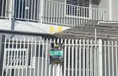 Maravilhoso sobrado triplex semimobiliado para alugar com 3 quartos / 1 suíte no centro de piraquara.