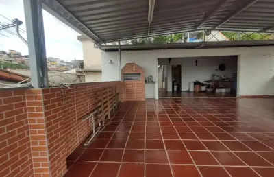 Casa com 4 quartos à venda na Rua Alexandre Visentin, São Bernardo, Juiz de Fora