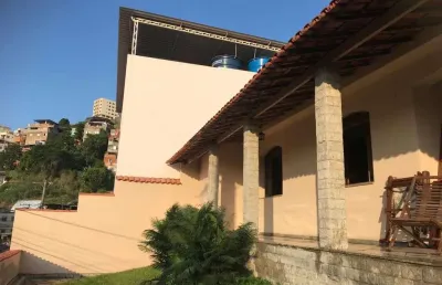 Casa com 4 quartos à venda na Rua Aurora Tristão, Bandeirantes, Juiz de Fora