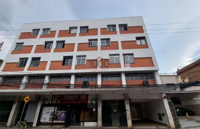 Apartamento reformado no centro 3 quartos  2 banheiros 1 vaga