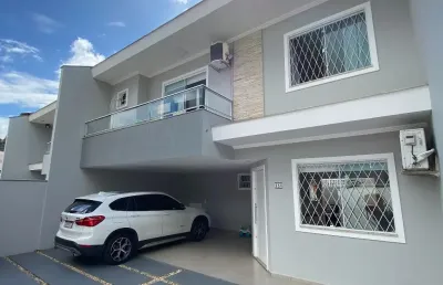 Fecha mês de agosto - linda casa para venda no bairro saguaçu!