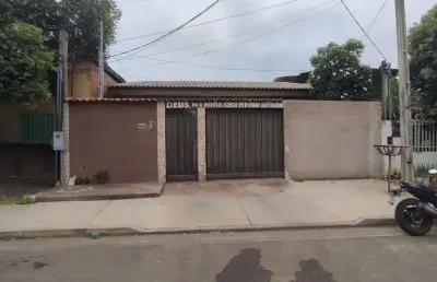 Casa com 2 quartos à venda na Rua dos Biguás, 10, Cristo Rei, Várzea Grande