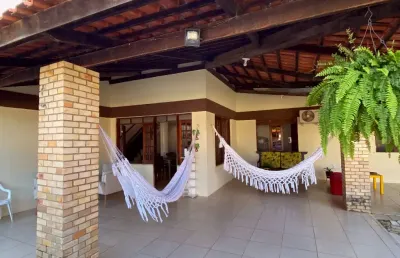Casa à venda em porto das dunas, eusébio - vista para o mar, 5 quartos, vaga para 10 carros e excelente área de lazer