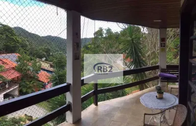 Oportunidade de casa em amplo terreno em condomínio na região oceânica