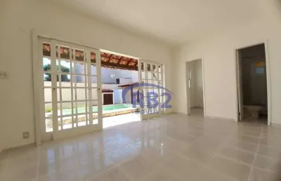 Casa de 3 quartos sendo 1 suíte e closet a 1,5 quadra da praia de piratininga