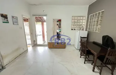 Casa na segunda quadra da praia de são francisco na rua araribóia por r$850.000,00
