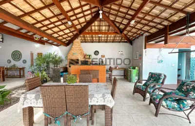 Casa térrea com área gourmet, piscina, espaço zen com hidro e fogo de chão - itanhaém sp | litoral sul