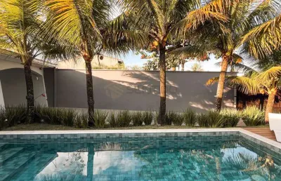 Casa térrea reformada no cibratel ii | tradição e modernidade a poucos passos da praia em itanhaém
