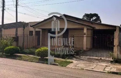 Casa terrea, localizada a 50 metros da avenida maringa.