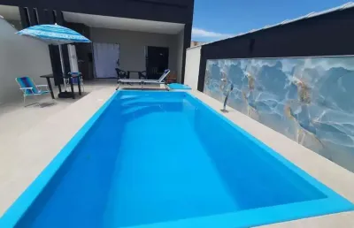 Excelente casa com piscina a poucos metros da praia - nova