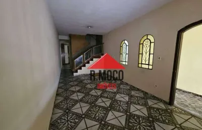 Sobrado com 3 dormitórios, sendo 1 suíte e 2 vagas cobertas à venda, 250 m² por r$ 470.000