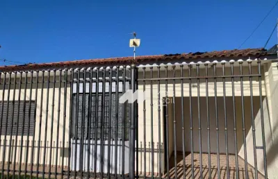 Casa com 3 quartos para alugar na Rua Amílcar Vecchi, 87, Jardim América, Maringá