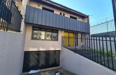 Casa comercial à venda na rua engenheiro serafim voloschen, 206, ecoville, curitiba por r$ 980.000