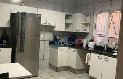 Casa sobrado de 284m² com 03 suites à venda - jardim califórnia