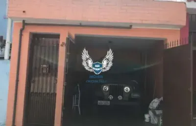 Excelente sobrado com 2 dormitórios, possui 1 vaga de garagem, próximo do horto