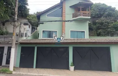 Sobrado 04 quartos sendo 03 suites , 05 vagas de garagem e piscina