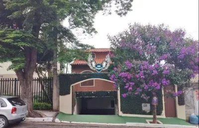 Sobrado em santana com 08 dormitórios sendo 02 suítes e 04 vagas de garagem , pr
