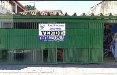 Casa térrea, com  com 04 dormitórios e 03 vagas de garagem e uma edícula
