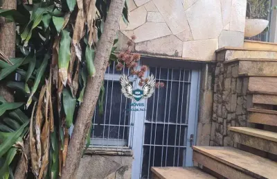 Sobrado na água fria com 03 dormitórios e 05 vagas de garagem