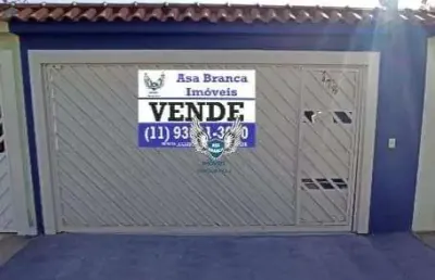Casa térrea para  residência ou comércio com 03 dormitórios, sendo 01 suíte e 04